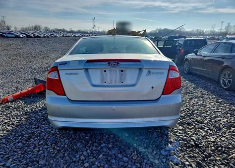 2012 Ford Fusion Hybrid z USA, uszkodzony, nr VIN 3FADP0L33CR242522